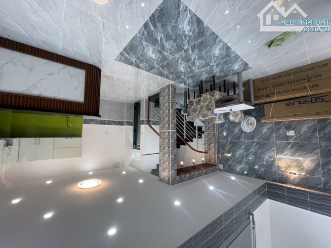Cần bán nhanh nhà 5 tầng Trần Quang Diệụ, ngang 6m, nhà mới đẹp ở ngay.