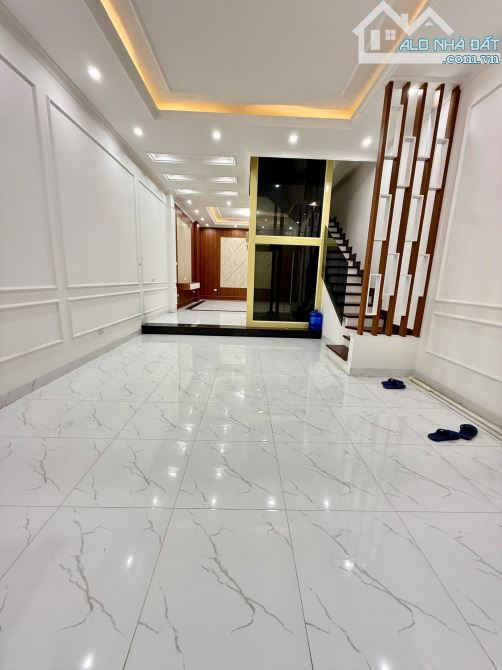 Phân Lô Quân Đội Ôtô tránh Lê Trọng Tấn- Thang máy- Kinh Doanh, DT 57m*5T, MT 5m, Giá 20Ty