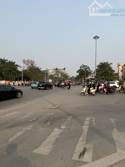 Bán đất xây CCMN gần Aeon, ngõ ô tô, 15m ra đường Cổ Linh, 110m2, mặt tiền 4.2m, giá 9 tỷ.