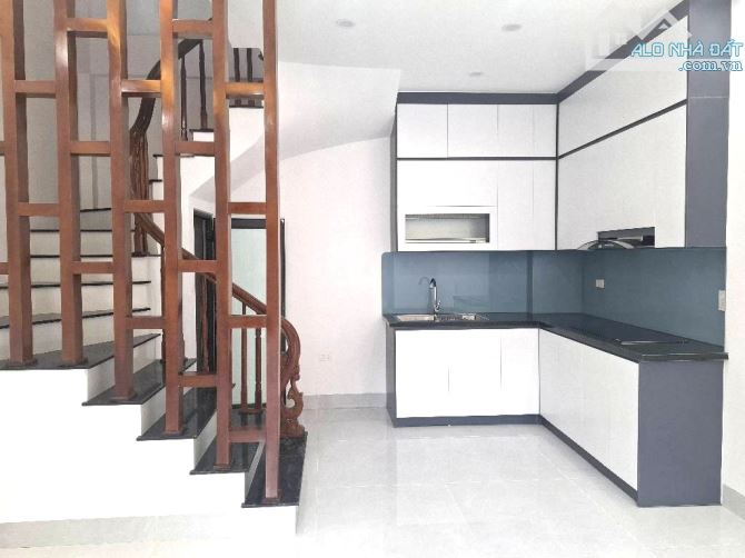BÁN NHÀ ĐƯỜNG BÁT KHỐI 35M2, 5 TẦNG, NGÕ NÔNG, GẦN Ô TÔ, 6.2 TỶ.