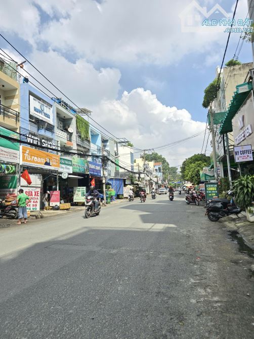 Nhà 3 tầng 7,6 x 26 mặt tiền Hoàng Bật Đạt, căn góc cực đẹp.