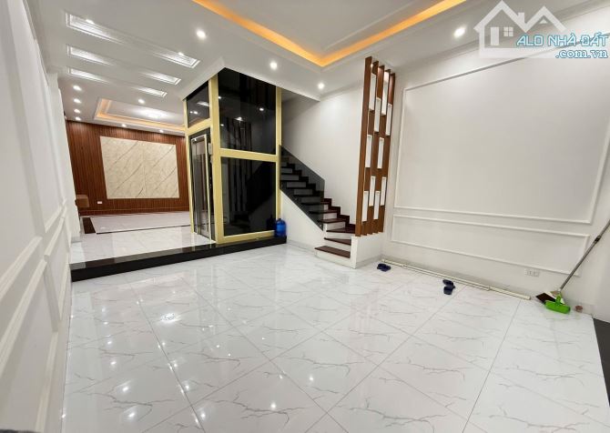 Bán nhà Lê Trọng Tấn - Thanh Xuân - Thang máy - Oto tránh - Phân lô - Kinh doanh - 19.7 tỷ