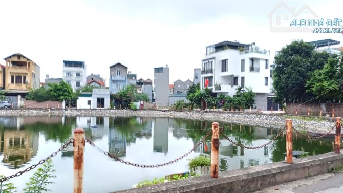 BÁN NHÀ ĐƯỜNG BÁT KHỐI 35M2, 5 TẦNG VIEW HỒ, Ô TÔ ĐỖ CỔNG, 6.1 TỶ.