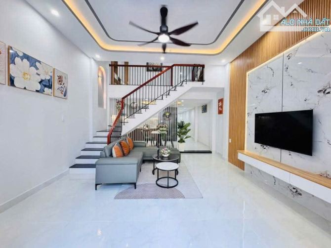 Bán nhà Bà Điểm, Hóc Môn, Giá: 2 tỷ 150 triệu / 50m2, sổ riêng công chứng ngay