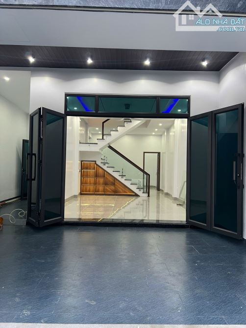 Bán căn nhà 2 tầng mới tinh - vị trí đắc địa phường Quảng Thành, Thanh Hóa