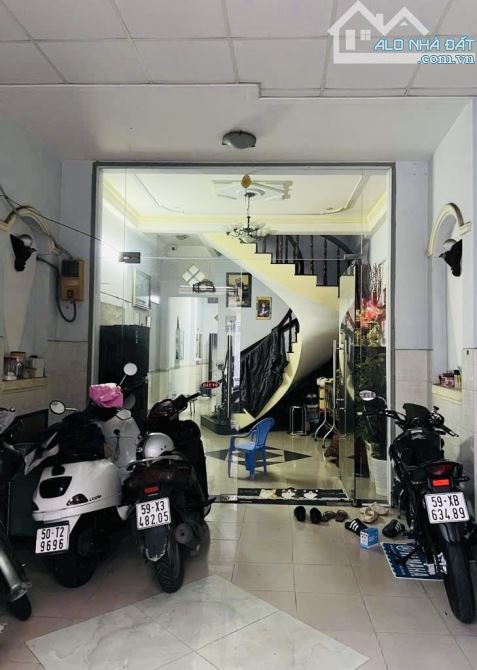 76m 4 x19m . 6.7 tỷ hẻm xe hơi 4m