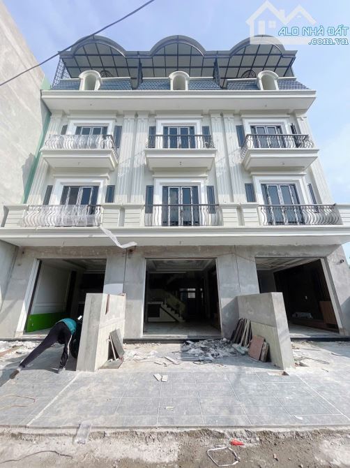 Bán nhà 4 Tầng 70 M sân cổng riêng Đông Hải Hải An