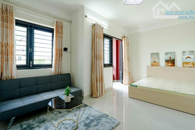 Cho thuê căn studio ban công ngay chân cầu Nguyễn Văn Cừ quận 1