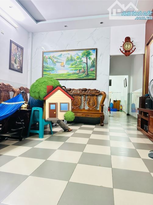 Bán nhà Ngô Quang Bích, Tiền Phong, ô tô tránh, mặt tiền 4,8m