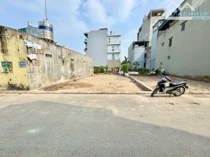 Bán 91m2 Trục Kinh Doanh sát chợ Lắp Ghép, mt rộng 7m, giá rất hợp lý.