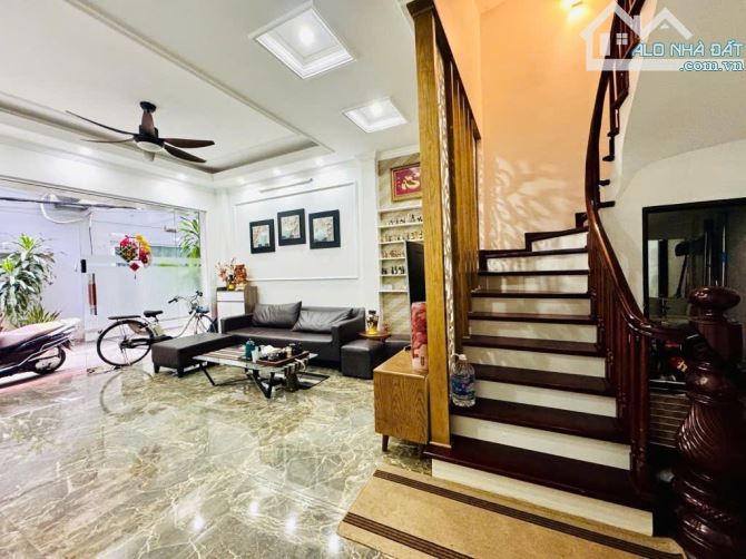 NHÀ PHÂN LÔ VIP HÀM NGHI – 6 TẦNG – GARA Ô TÔ – FULL NỘI THẤT – GIÁ 14.8 TỶ