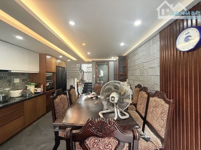 Bán nhà gò vấp phường 6 dương quảng hàm xe hơi ngủ nhà 5 tầng full nội thất chỉ 9,x tỷ