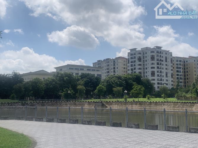 Bán đất VIEW HỒ - VIỆT HƯNG - LONG BIÊN
