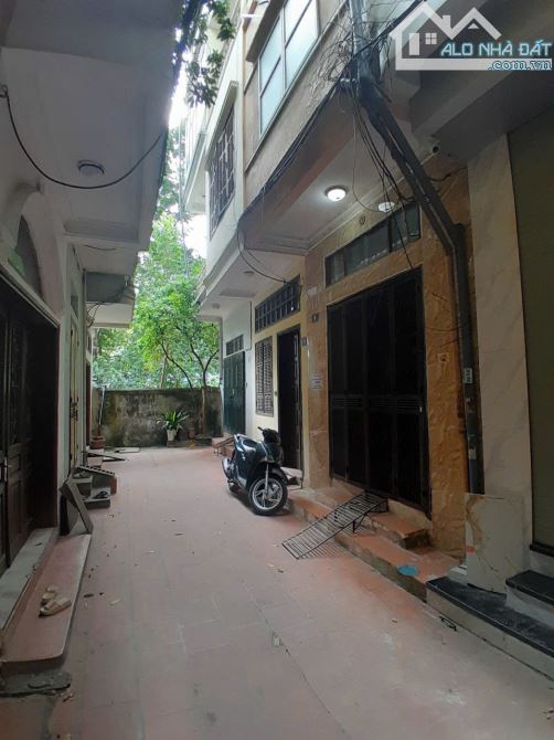 Cần bán nhà 4 Tầng, lô góc 2 mặt ngõ, phố Chùa Láng DT40m2 - Gần ô tô , gần phố G9,2 tỷ