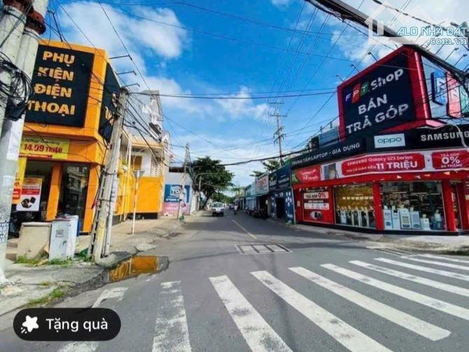 BÁN NHÀ MẶT TIỀN NƠ TRANG LONG P.RẠCH DỪA TP.VT VỊ TRÍ SIÊU ĐẸP NGANG 10m