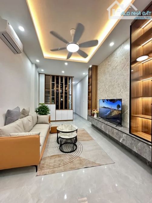Bán Nhà Đông Tác - Tôn Thất Tùng - Đống Đa, 32mx5T Thang Máy, Ngõ Nông, Full Đồ, 10,3 Tỷ