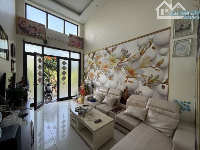 Nhà đẹp Tứ Hiệp 10.x Tỷ Vị trí trung tâm Thanh Tri Đường ô tô tránh, DT 38m