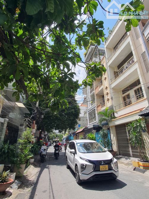 Nhà HXH CMT8 gần CV Lê Thị Riêng P15 Q10, DT 6x13m, nhà C4 tiện xây mới, giá 17.5 tỷ TL