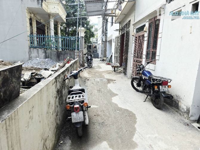 Bán đất Đàm Quang Trung ngõ Ô TÔ THÔNG 67m2, MT4,1m giá 9.4 tỷ.