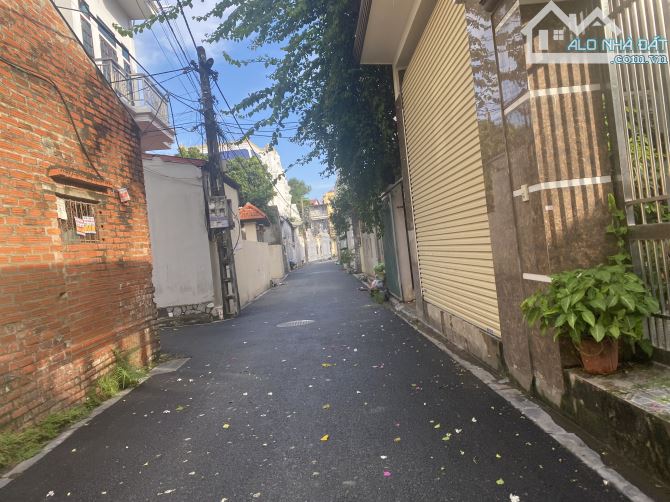 BÁN ĐẤT TẶNG NHÀ SẴN Ở, GẦN CẦU THƯỢNG CÁT GIÁ 3X TỶ
