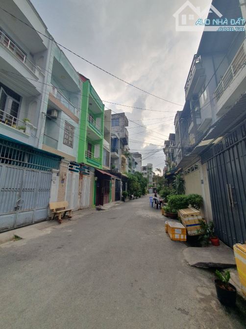 Chỉ nhỉnh 120Tr/m2 có ngay nhà HXH Bàu Cát (4x25m) Cấp 4 tiện xây - Giá bán 12.3 tỷ
