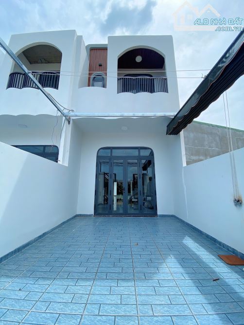 NGỘP BÁN NHÀ LẦU MỚI XÂY GẦN BigC TÂN PHONG - PHƯỜNG TÂN TRIỀU. NGỘP