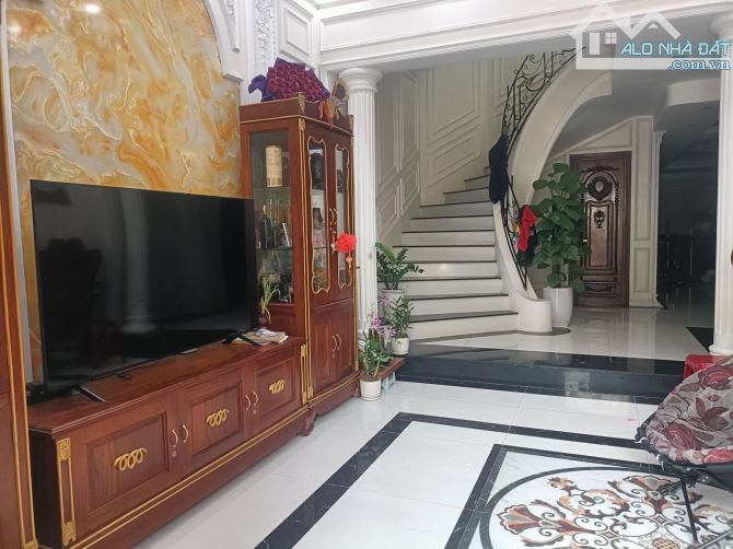 🔥 SIÊU BIỆT THỰ 6 TẦNG TÂN CỔ ĐIỂN – HỒ BƠI VIEW TOÀN CẢNH – Ô CHỜ THANG MÁY 🔥  📐 DTĐ:
