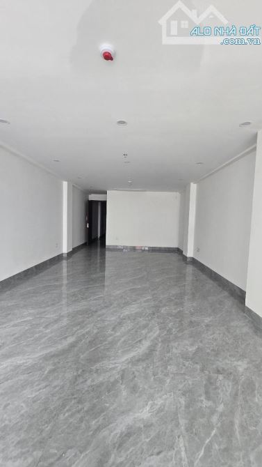 Cho thuê nhà mặt phố Hàng Đào – Hoàn Kiếm, DT 22m² x 3 tầng, MT 2.7m, giá 90 triệu/tháng