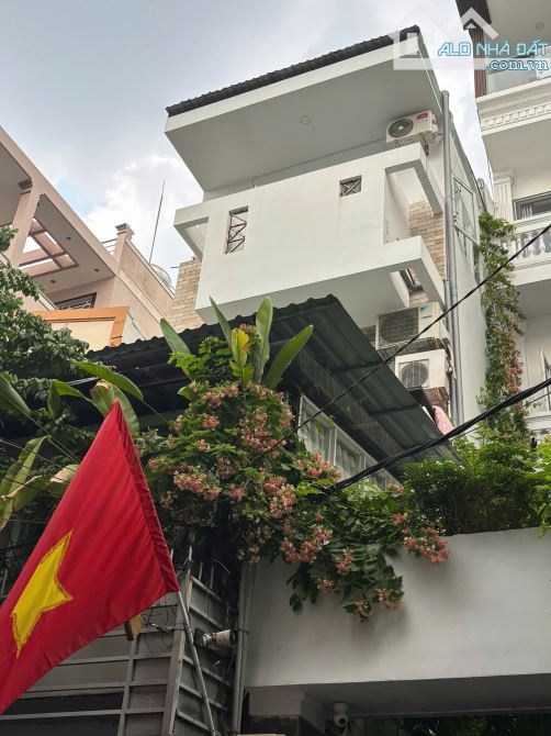 Bán nhà 220/10 Hồ Văn Huê, P.9, Q.Phú Nhuận DT 4x24 CN 100m2 4 tầng giá bán 20 tỷ