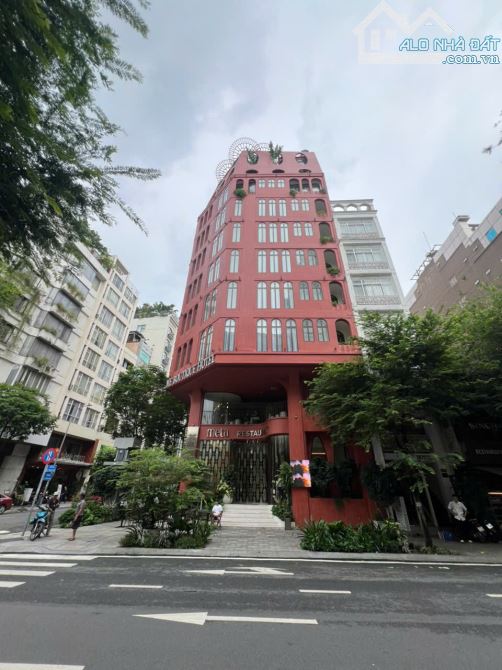 Bán gấp khách sạn 42 Lê Thánh Tôn, phường Bến Nghé, Quận 1, dt: 4,2x23m hầm 9 tầng mới