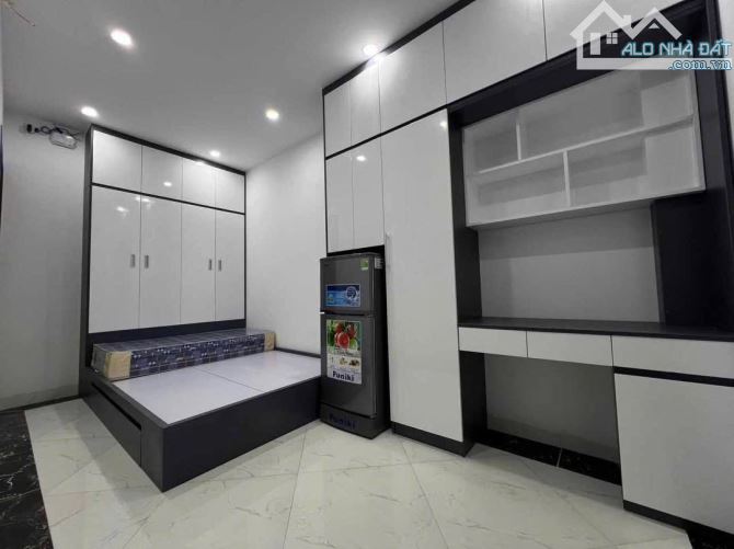 Toà CCMN Đống Đa gần Văn Miếu QTG, lô góc 3 thoáng, 17 phòng KK dòng tiền 80 triệu/ tháng