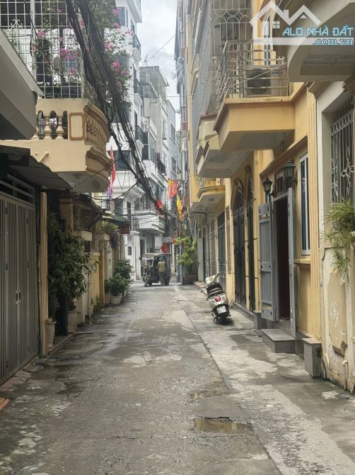 6,1 tỷ - Lô góc ô tô đỗ cửa Kim Mã, ngõ thông các ngả, kinh doanh tốt, 5 tầng dân xây