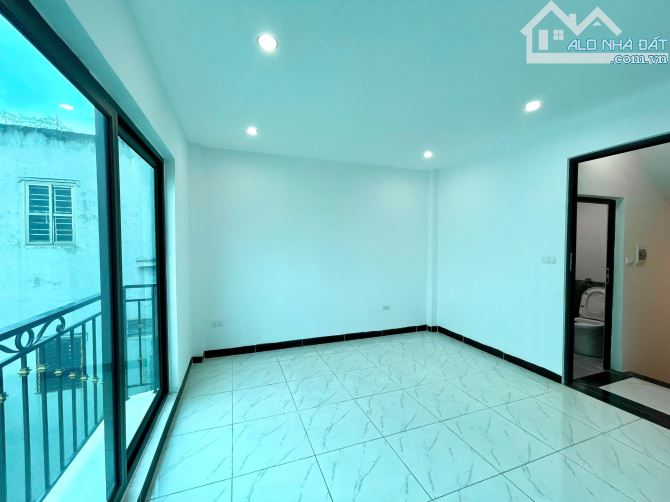 Siêu phẩm hàng xóm Linh Đàm nhà đẹp 40m2*5T ở ngay, full đồ, gần ô tô, sổ đẹp chỉ 5.8 tỷ.