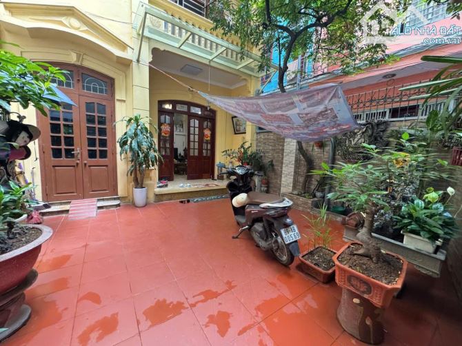 Bán Võng Thị , 81m, 3 tầng, vài bước ra  oto, Full nội thất!