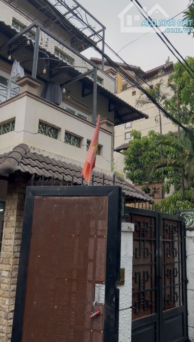 - Biệt thự hẻm 496 đường dương quảng hàm,phường 6,gò vấp.giá : 24 tỷ thương lượng.