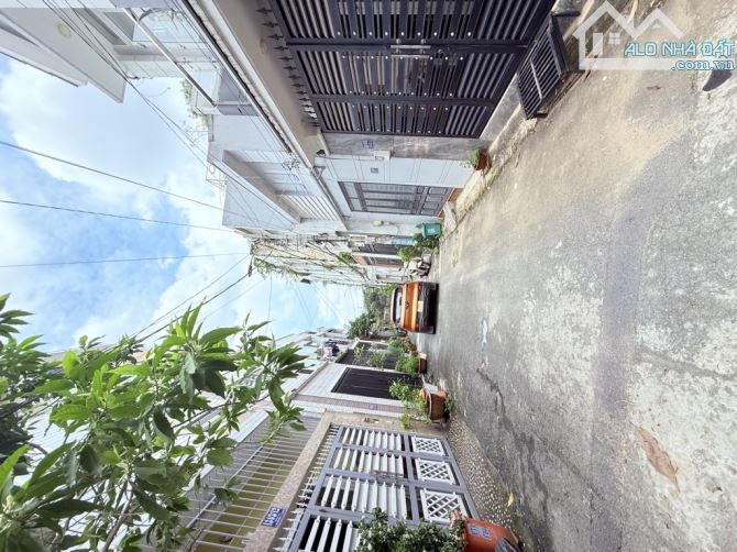 NHÀ 2 TẦNG TẶNG FULL NỘI THẤT - XE HƠI ĐỖ NHÀ - chỉ hơn tí 7tỷ