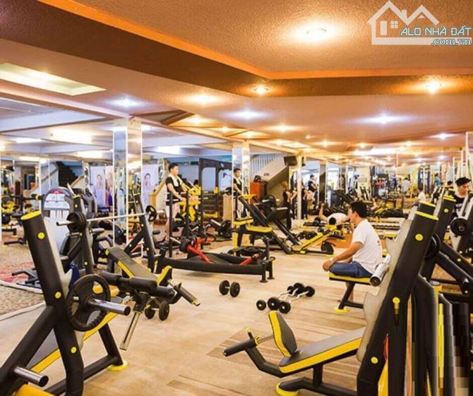► Nhà đường Ô tô ngay Chợ Đống Đa, 190m2, ngang 8m, 3 tầng cứng, đang Kinh Doanh, 12.x tỷ