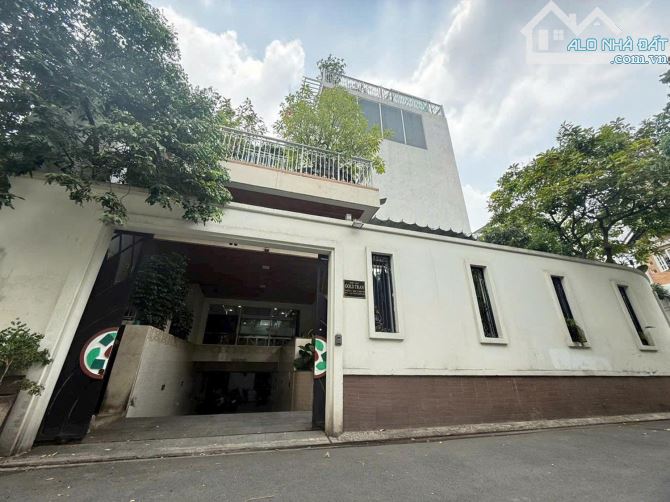 Bán nhà khu cư xá tự do - 1073 Cách Mạng Tháng Tám, p7,Tân Bình.DT: 18x25m - 3 lầu