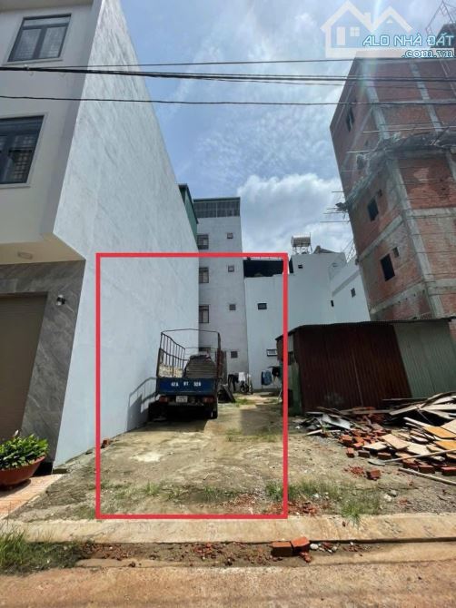 Đất TĐC đường Lý Tự Trọng khu siêu thị Coop Mart.  Dt: 5m x 15,5 m (thổ cư 100%) hướng tây