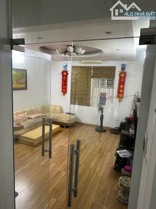 SIÊU HIẾM PHÂN LÔ -HOÀNG CẦU-ĐỐNG ĐA-42M2-Ô TÔ TRÁNH-5 TẦNG-2 BƯỚC RA HỒ-GIÁ 16.2 TỶ