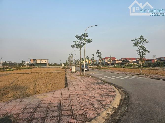 Hàng rẻ!! Chủ cần tiền bán lô Mẫn Xá, Ling Châu, Yên Phong, BN. Dt 90m2 gía 2,55 tỷ