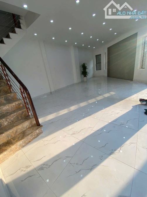 Bán nhà dịch vụ Dương Nội lô góc 70m² full nội thất 17.5 tỷ