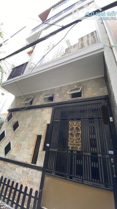 Nhà Nguyễn Thị Minh Khai Q1 - 6.5x3.2m - 21m2 - 1 trệt 2 lầu 1 sân thượng 2PN