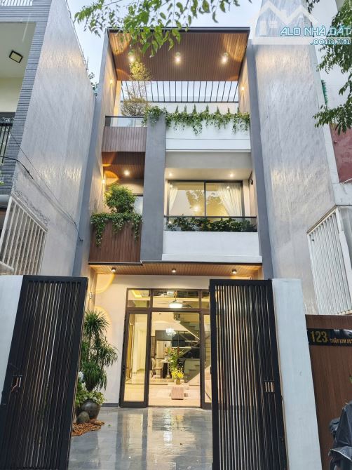 Nhà 3 tầng mặt tiền Trần Kim Xuyến Full Nội Thất - cách cầu Nguyễn Tri Phương khoảng 300m