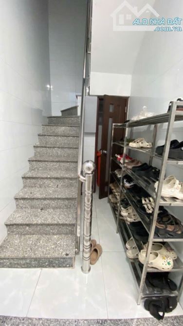 CHỦ NGỘP, CHỈ 8.2 TỶ TL, CHDV Cao Cấp, P.9 Q.Tân Bình, 84m2(4.6x20m), 3 TẦNG, Gần Mặt Tiền