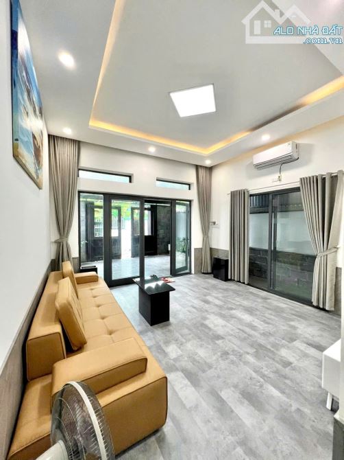 BÁN NHÀ KIỆT TRẦN VĂN DƯ – SÁT BIỂN – DT 117M²– GIÁ CHỈ 9,2 TỶ- GẦN BIỂN Ở SƯỚNG- CƠ HỘI