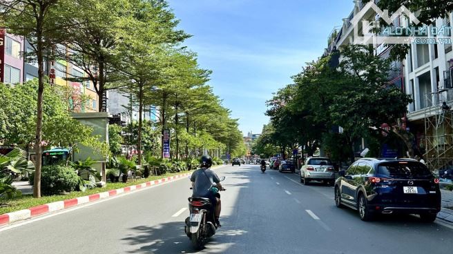 Bán lô góc mặt phố Lạc Long Quân, nhà mặt hướng ra Hồ Tây, DT 86m2, MT 8m