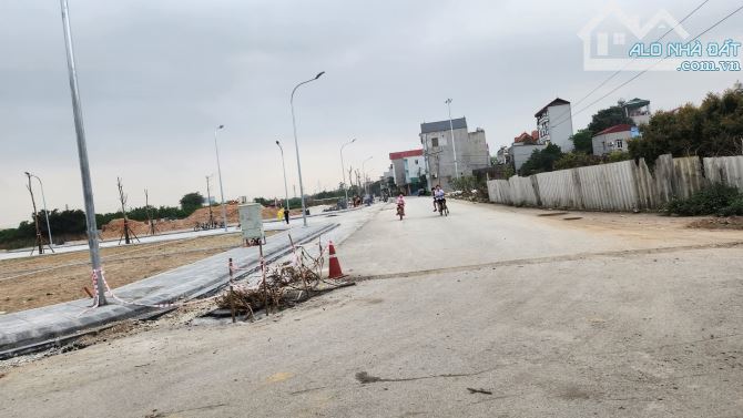 Bán nhà 4 tầng Nam Hồng. Mới đẹp long lanh ngõ thông ô tô đỗ cửa. Hơn 4 tỷ