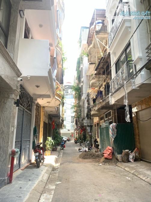 BÁN NHÀ ĐẸP XÂY MỚI HOÀNG QUỐC VIỆT - 30 M 7 TẦNG - Ô TÔ THANG MÁY