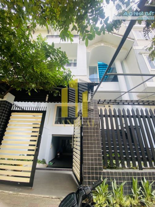Biệt Thự Đường Trần Não Hầm 3 Lầu Giá 55 triệu